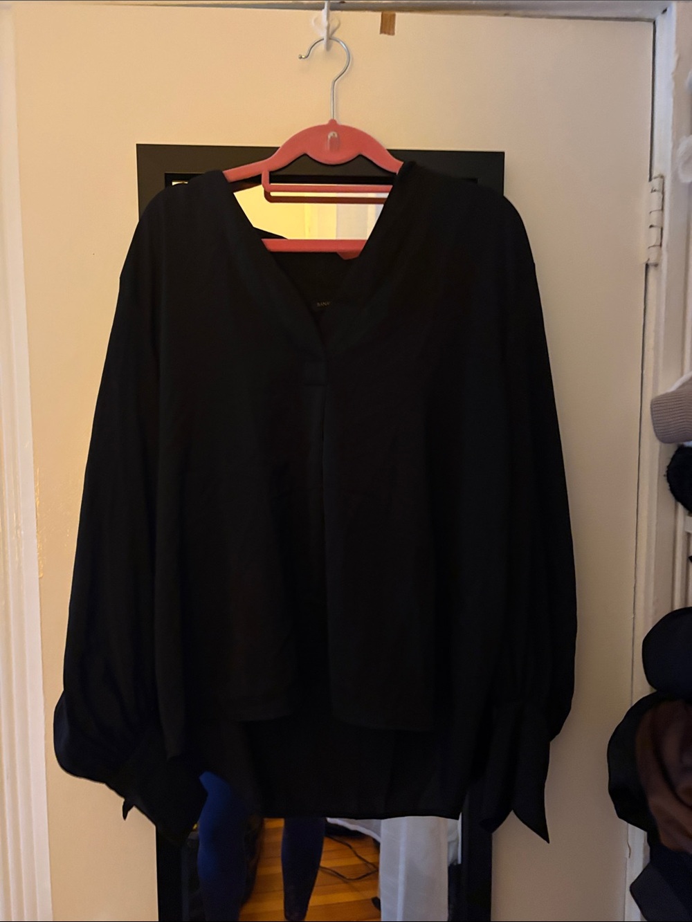 Banana Republic Black V-Neck Balloon Sleeve Blouse